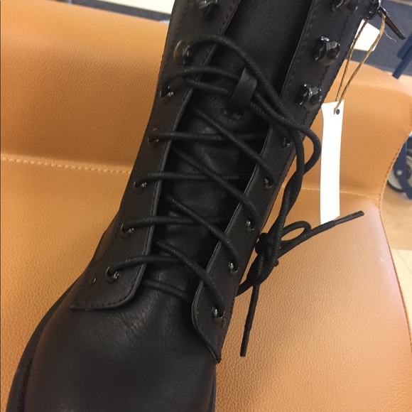 🥾Mia Combat Boots🥾 - Picture 4 of 5
